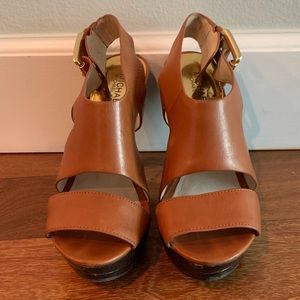Micheal Kors Camel Platform Heels size: 9
